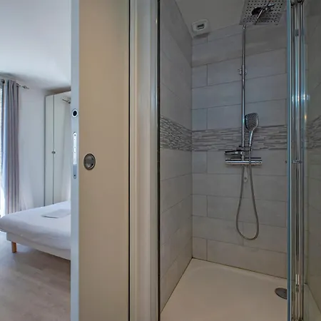 Dolmen Adrien 5 * Tours