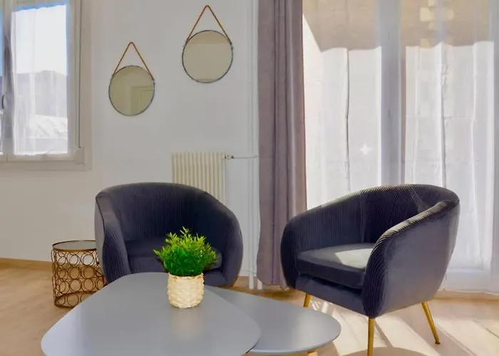 Dolmen Adrien 5 Апартаменты *