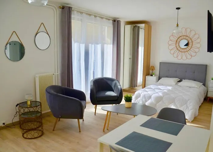 Апартаменты Dolmen Adrien 5 *