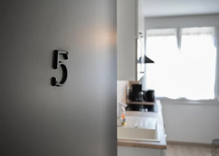 Apartament Dolmen Adrien 5 *