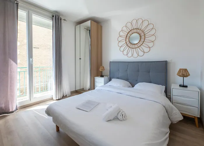 Dolmen Adrien 5 * Tours